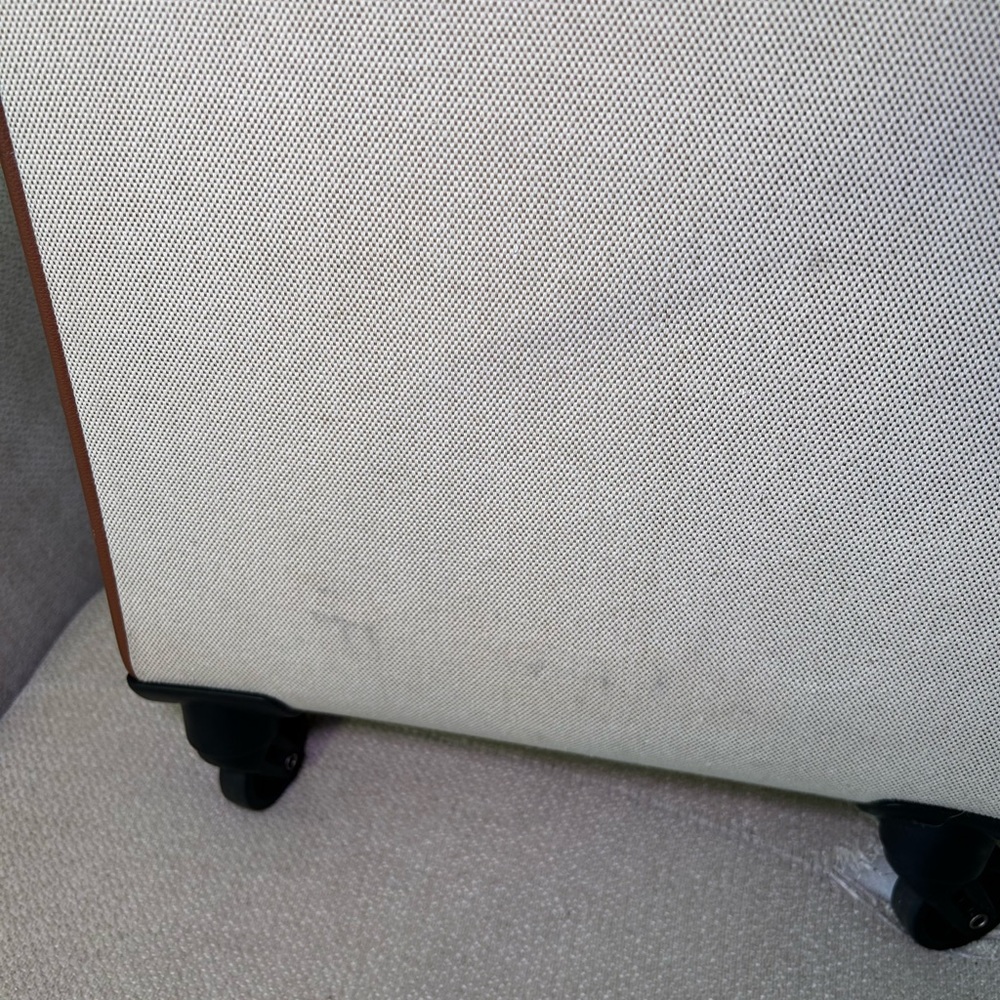 Guess Luggage - Picture 9 of 10